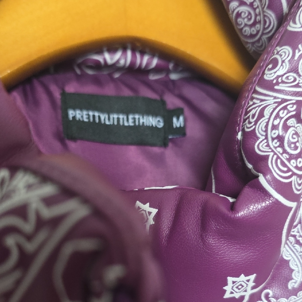 PrettyLittleThing -Patterned Crop Vest - Picture 2 of 9